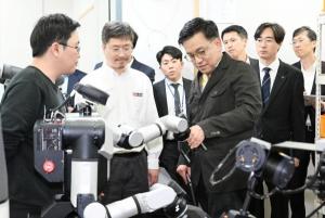 [4차산업 뉴스] 정부, 첨단로봇 기술개발 로드맵 만든다...핵심부품 국산화율 80% 목표
